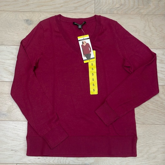 Sweater - Picture 1 of 2